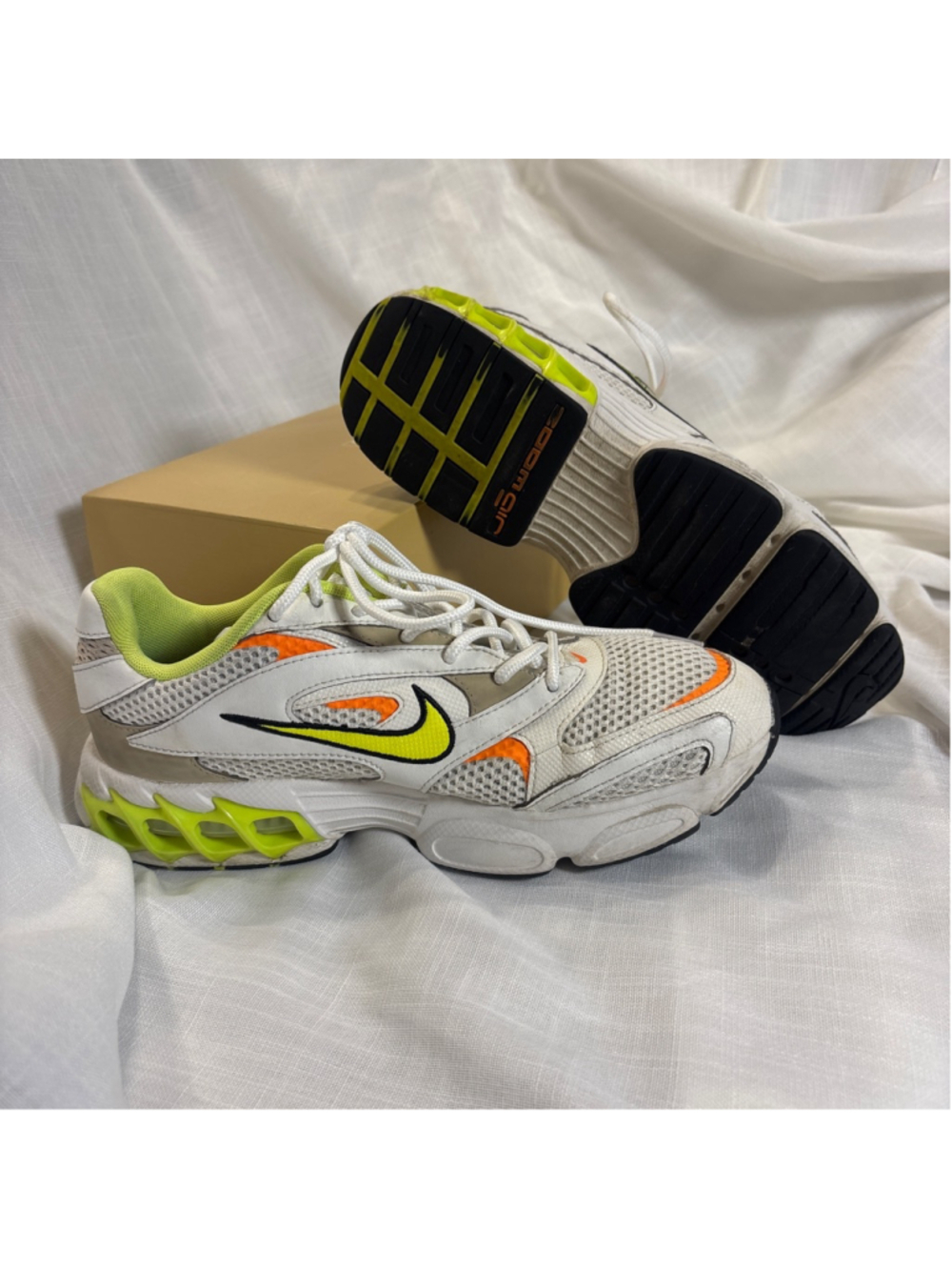 Nike Wmns Zoom Air Fire 'Summit White Volt' sz 9.5 - Picture 4 of 7